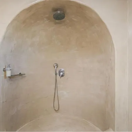 East Side فيلة *