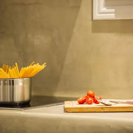 East Side * Vourvoúlos