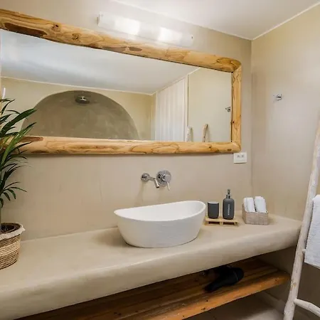 فيلة East Side *