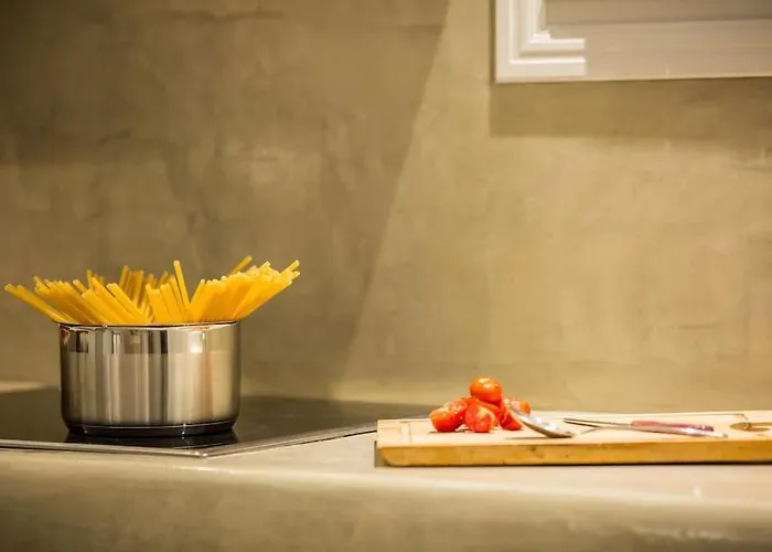 East Side * Vourvoulos