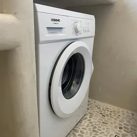 East Side * Vourvoúlos