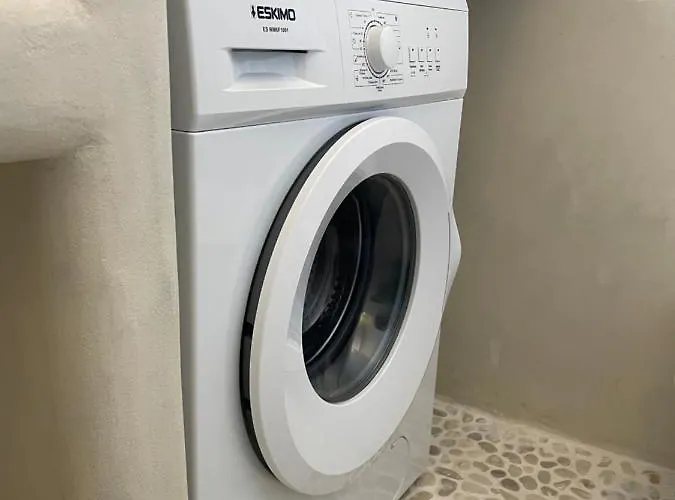 East Side * Vourvoúlos